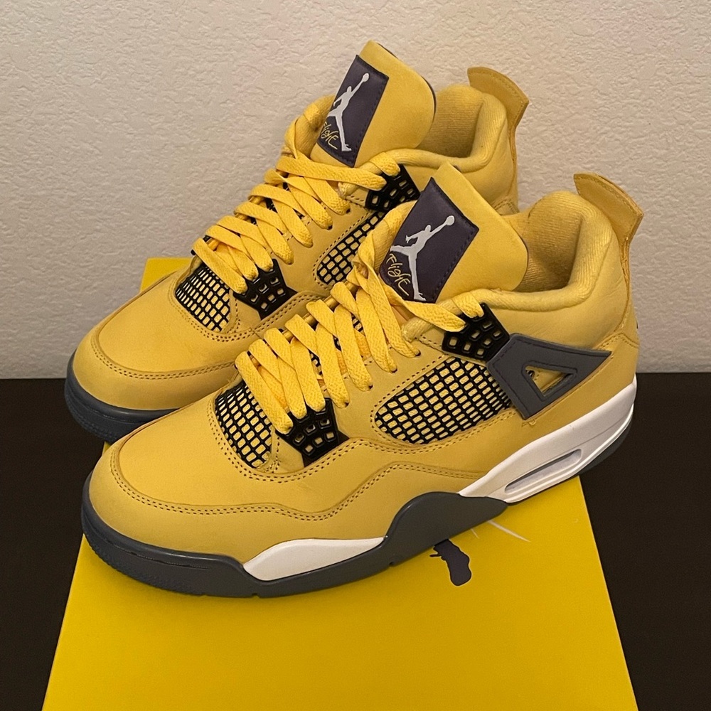 Jordan 4 - Lightning - Mens Size 9